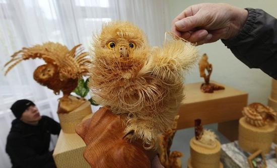 領一只回去養吧：敲可愛的木屑動物雕塑