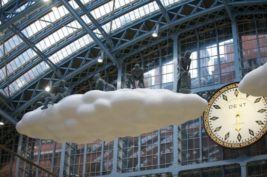 Cloud I Meteoros，圣潘克拉斯火車站的飄浮雕塑